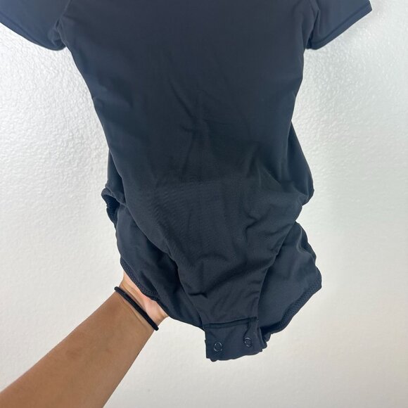Skims Black Short Sleeve Seamless Bodysuit S Soft Stretchy Minimalist Crew Neck - Picture 3 of 6